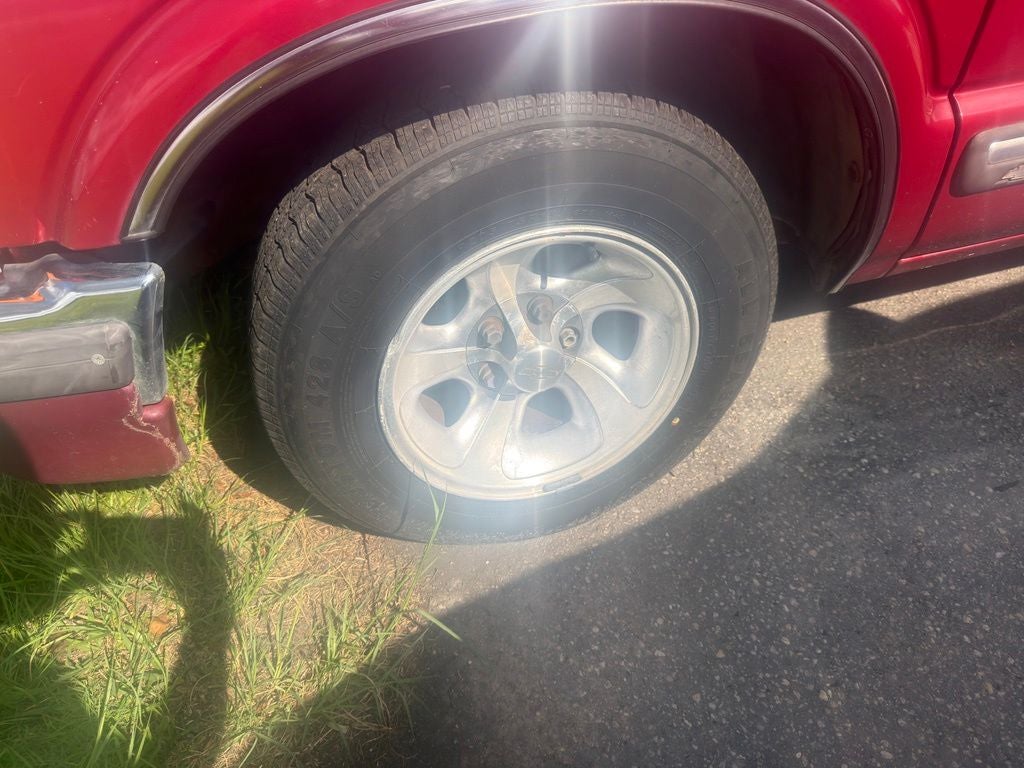 2000 Chevrolet S-10 LS