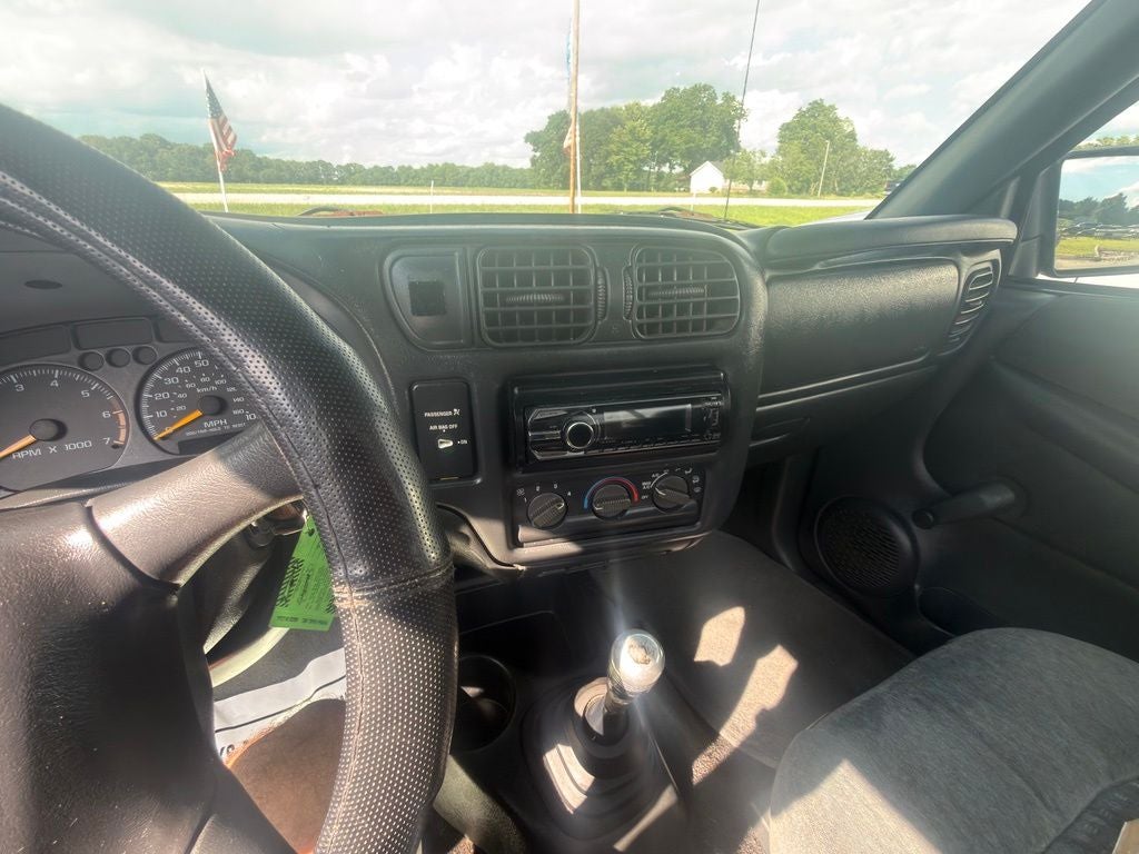 2000 Chevrolet S-10 LS